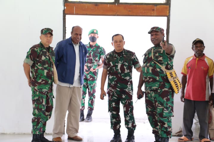 Dandim 1702/JWY Dampingi Tim Wasev Tinjau Pembangunan Gereja