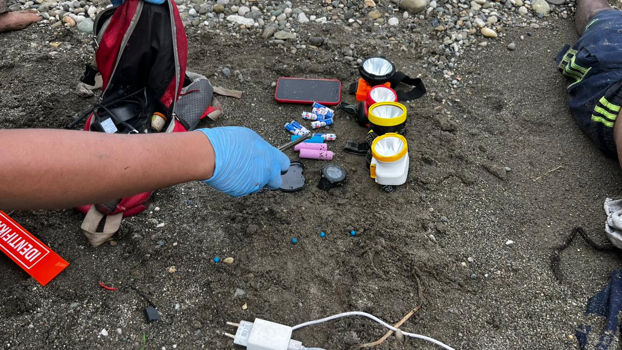 Polisi Olah TKP dan Evakuasi 5 Jenazah Yang Diduga KKB di Yahukimo