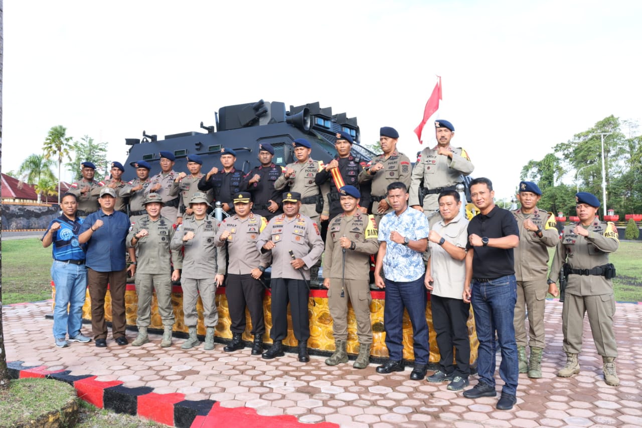 Tiba di Mimika, Kapolda Papua Menandatangani Prasasti Rantis Brimob DAPC-1 Wolf