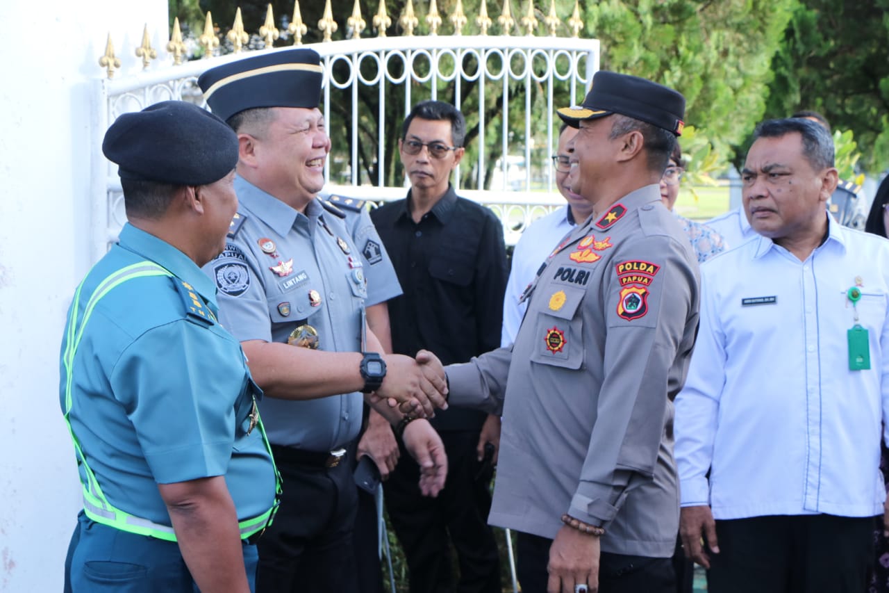 Wakapolda Papua Sambut Kedatangan Ketua MA RI dan Kepala Pengadilan Militer Utama di Jayapura
