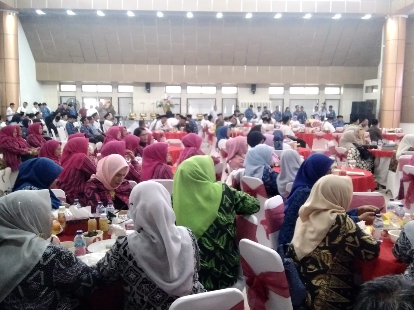 Pesta Rakyat Kabupaten Tangerang Kekurangan Makanan Sangat Dikeluhkan Warga.