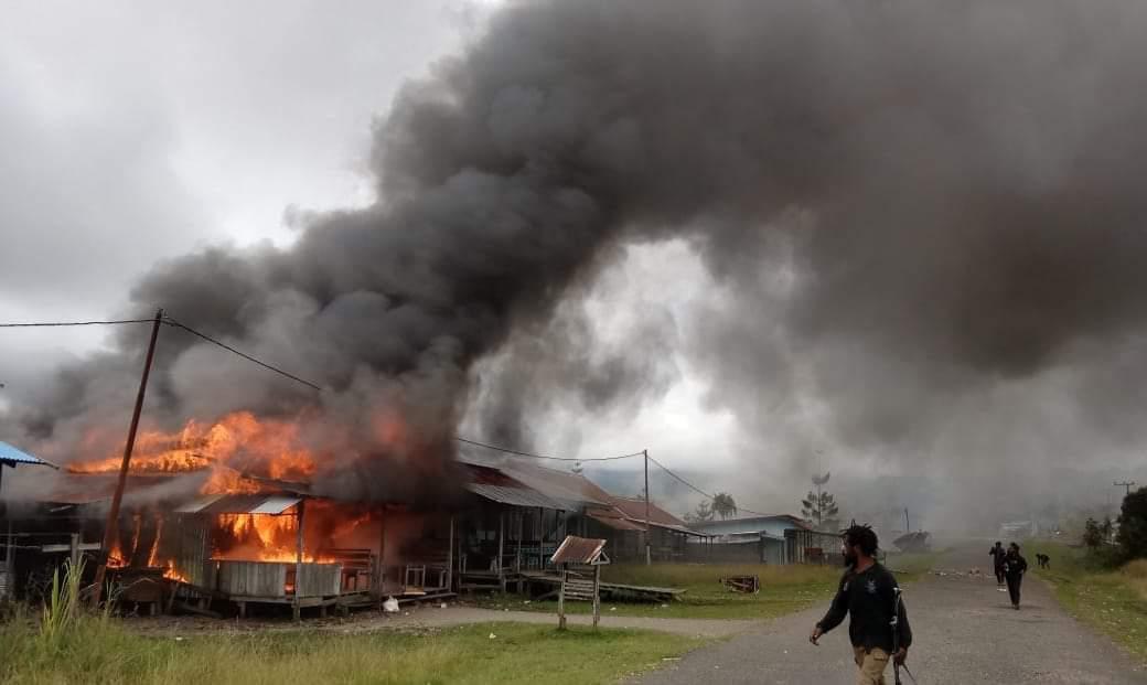 Keji!! KKB bakar Kios di Pasar Yapimakot