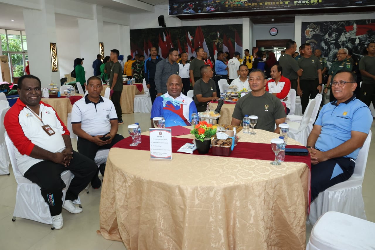 Kapolda Papua Hadiri Baksos Donor Darah dan Pengobatan Massal Dalam Rangka HUT TNI ke 78 Tahun 2023