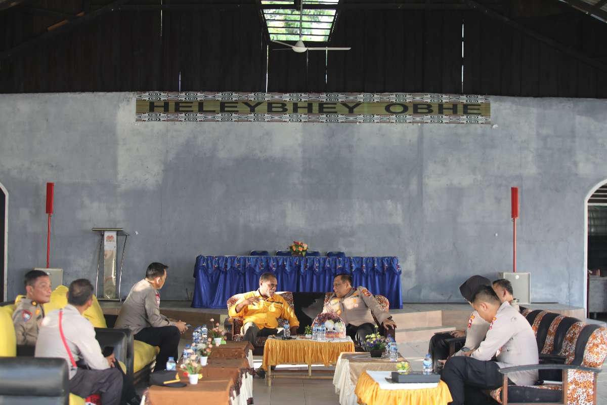 Kakorbinmas Baharkam Polri Menyambangi Tokoh Adat Papua dalam rangka Cooling System Menjelang Pemilu 2024