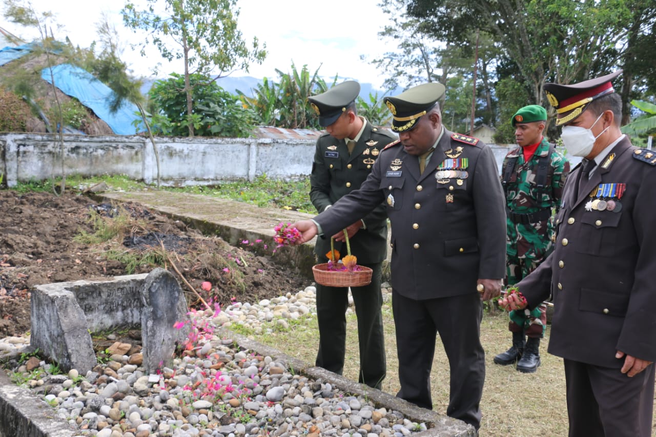 Garnisun Jayawijaya Laksanakan Ziarah Nasional Dalam Rangka HUT TNI Ke-78