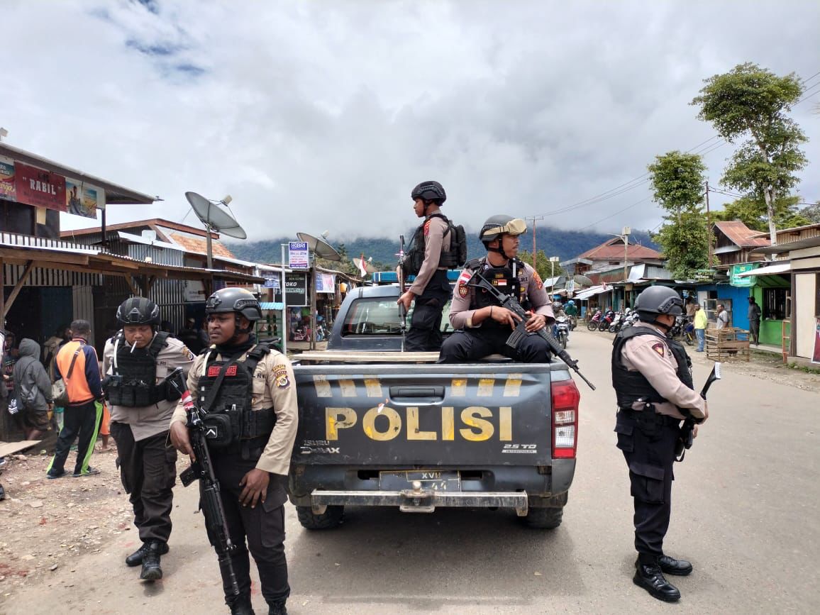 Pasca Pemakaman kelima jenasah KKB Pegunungan Bintang, Aparat Keamanan TNI Polri meningkatkan Patroli guna menjamin keamanan warga di Oksibil