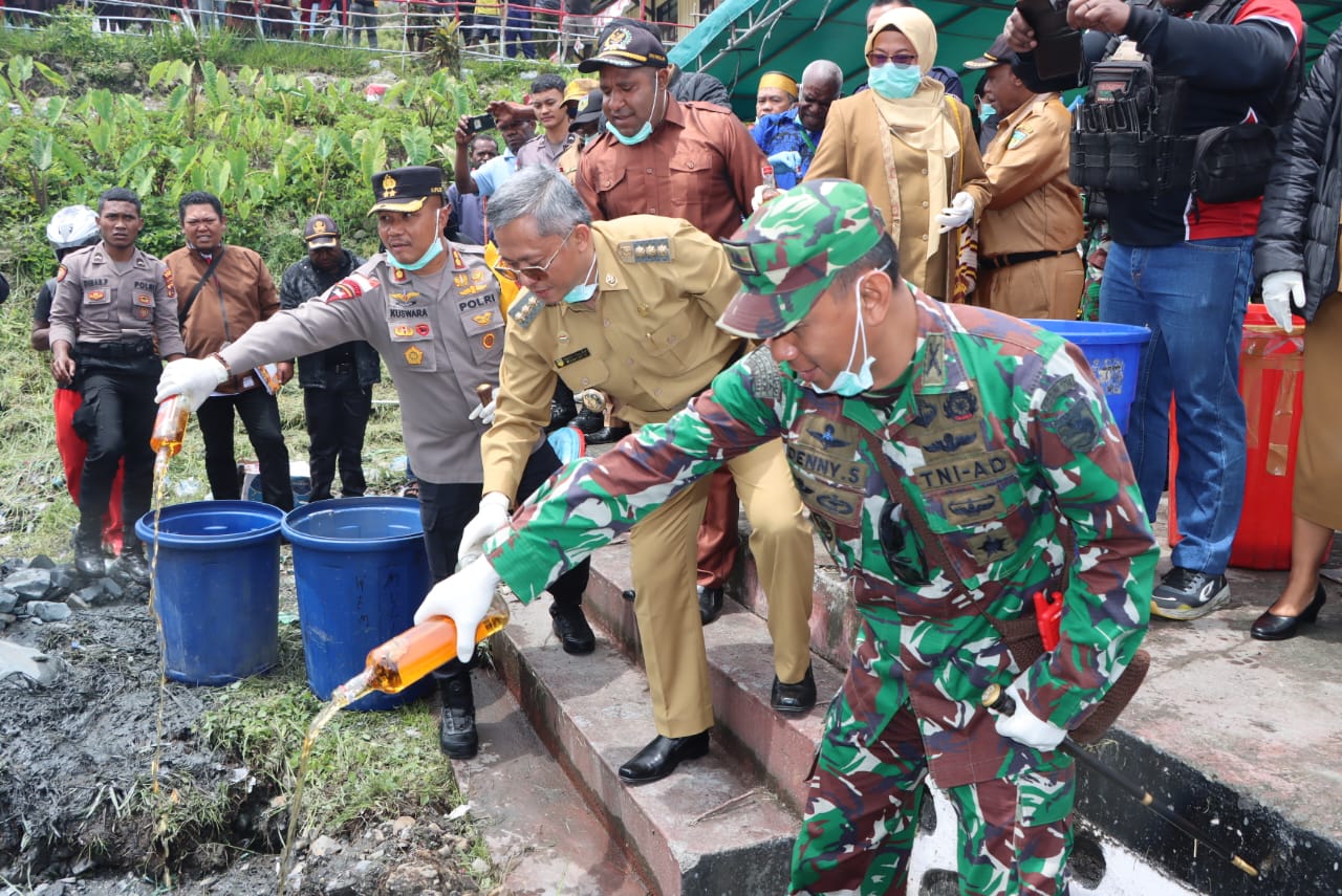 Pemusnahan Barang Bukti di Puncak Jaya Sebagai Komitmen Menjaga Ketertiban Jelang Pemilu 2024