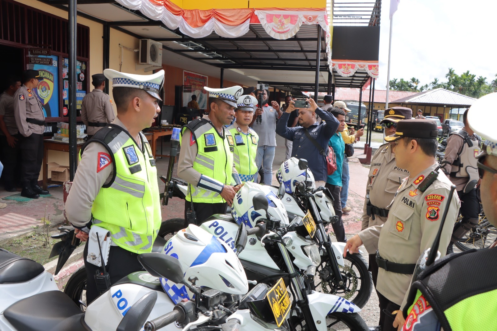 Kapolres Waropen Pimpin Apel Kesiapan Perlengkapan Untuk Operasi Mantap Brata Cartenz 2023-2024