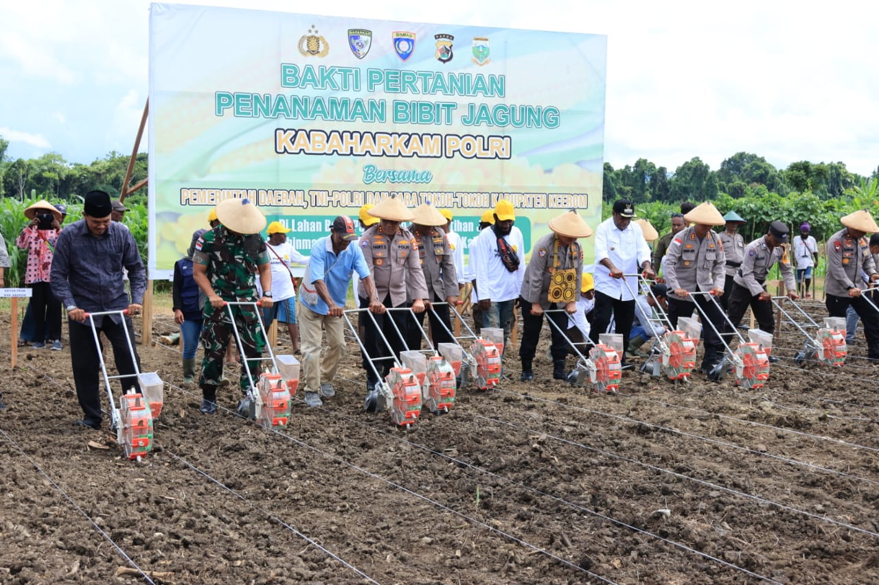 Kabaharkam Polri Kunjungi Pusat Pelatihan Budidaya Jagung di Kabupaten Keerom