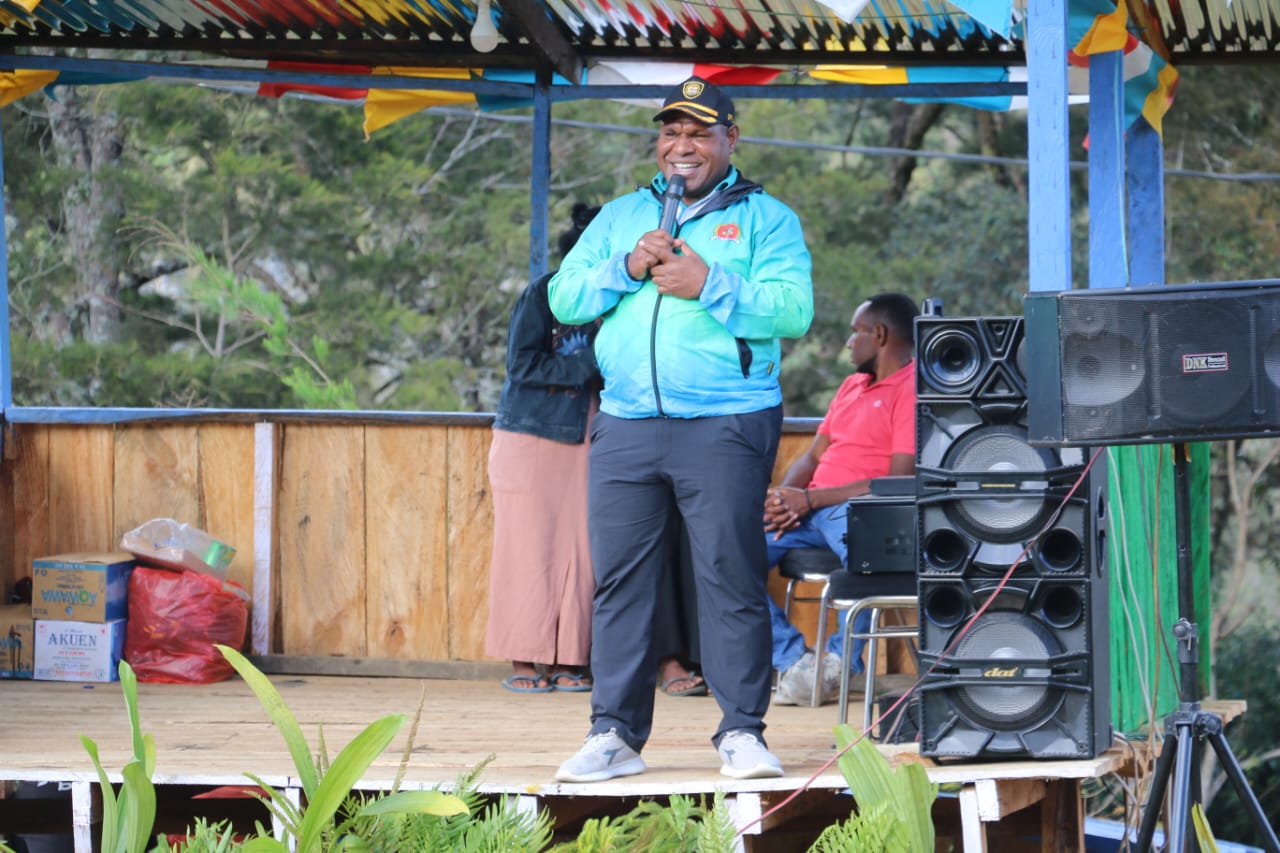 Peduli kepada Pemuda, Dandim 1702/JWY Membuka Turnamen Sepak Bola dan Bola Voli