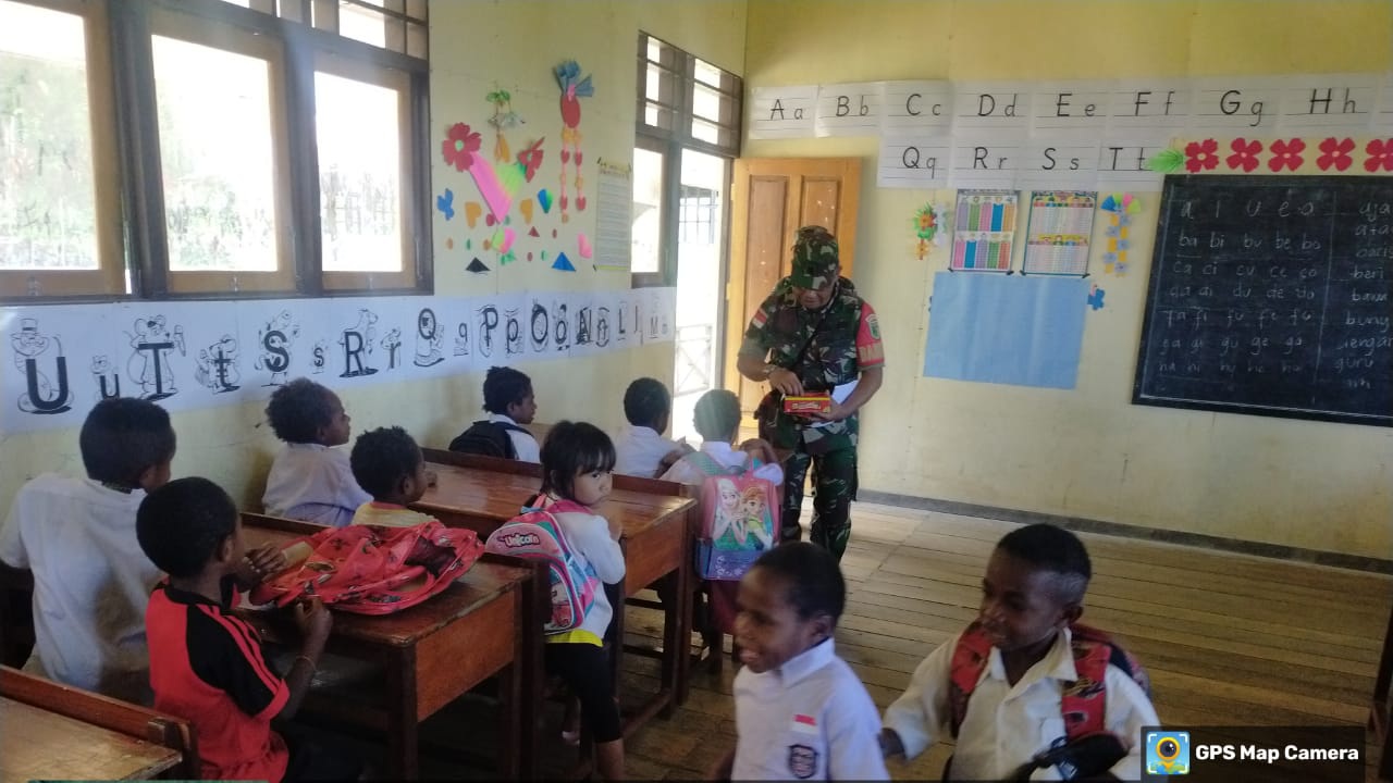 Peduli Generasi Bangsa, Babinsa Koramil 1702-04/Kelila Beri Wasbang Kepada Siswa-Siswi Papua Pegunungan