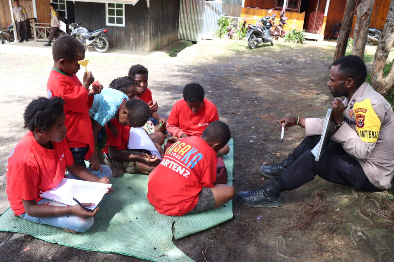 Anak Anak Pedalaman Papua Sangat Membutuhkan Pendidikan