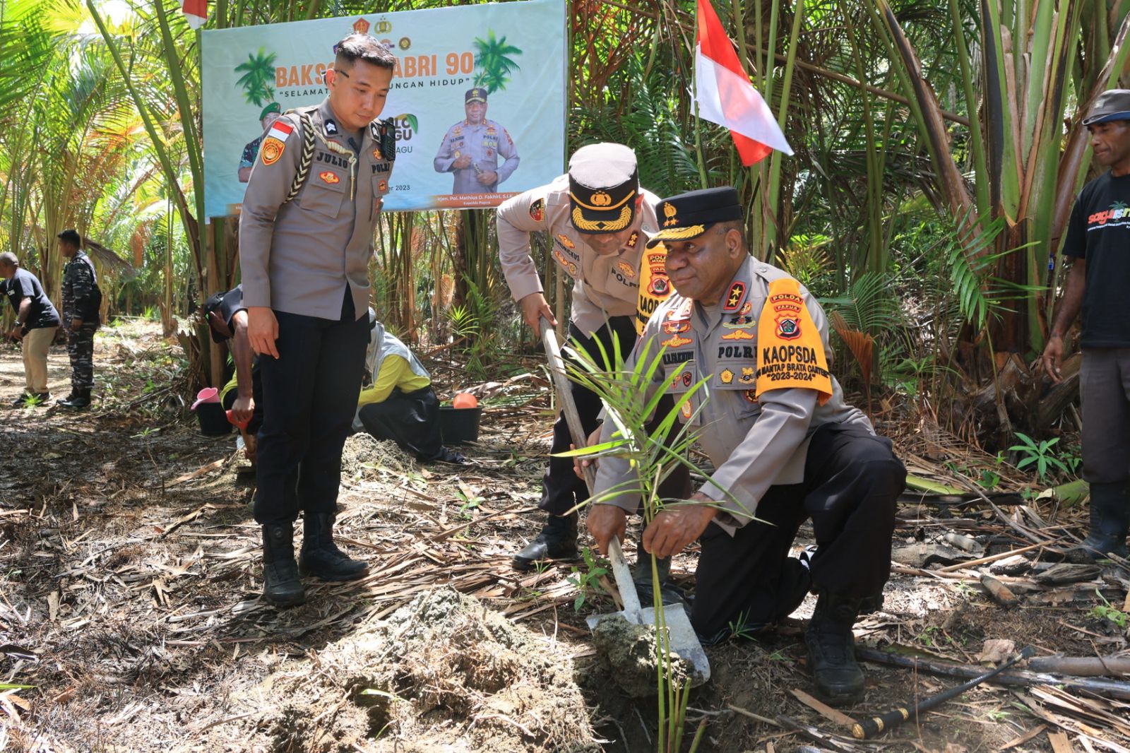 Momen Pengabdian 33 Tahun, Kapolda Papua dan Alumni Akabri 1990 Gelar Kegiatan Kemanusiaan