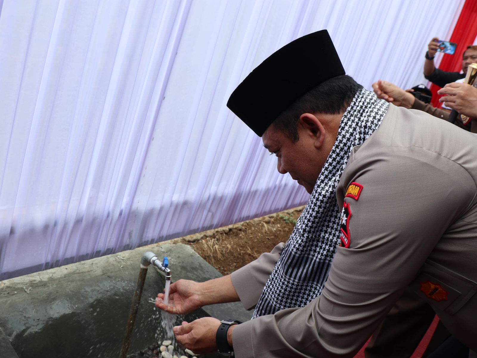 Bahagianya Warga Ciamis dapat Bantuan Sumur Bor dan Paket Sembako dari Operasi NCS Polri
