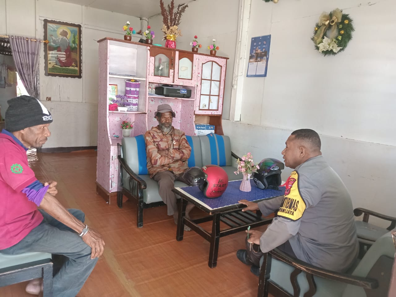 Cooling System Polri, Bhabinkamtibmas Kampung Wesakma Ajak Warga Binaannya Sukseskan Pemilu 2024