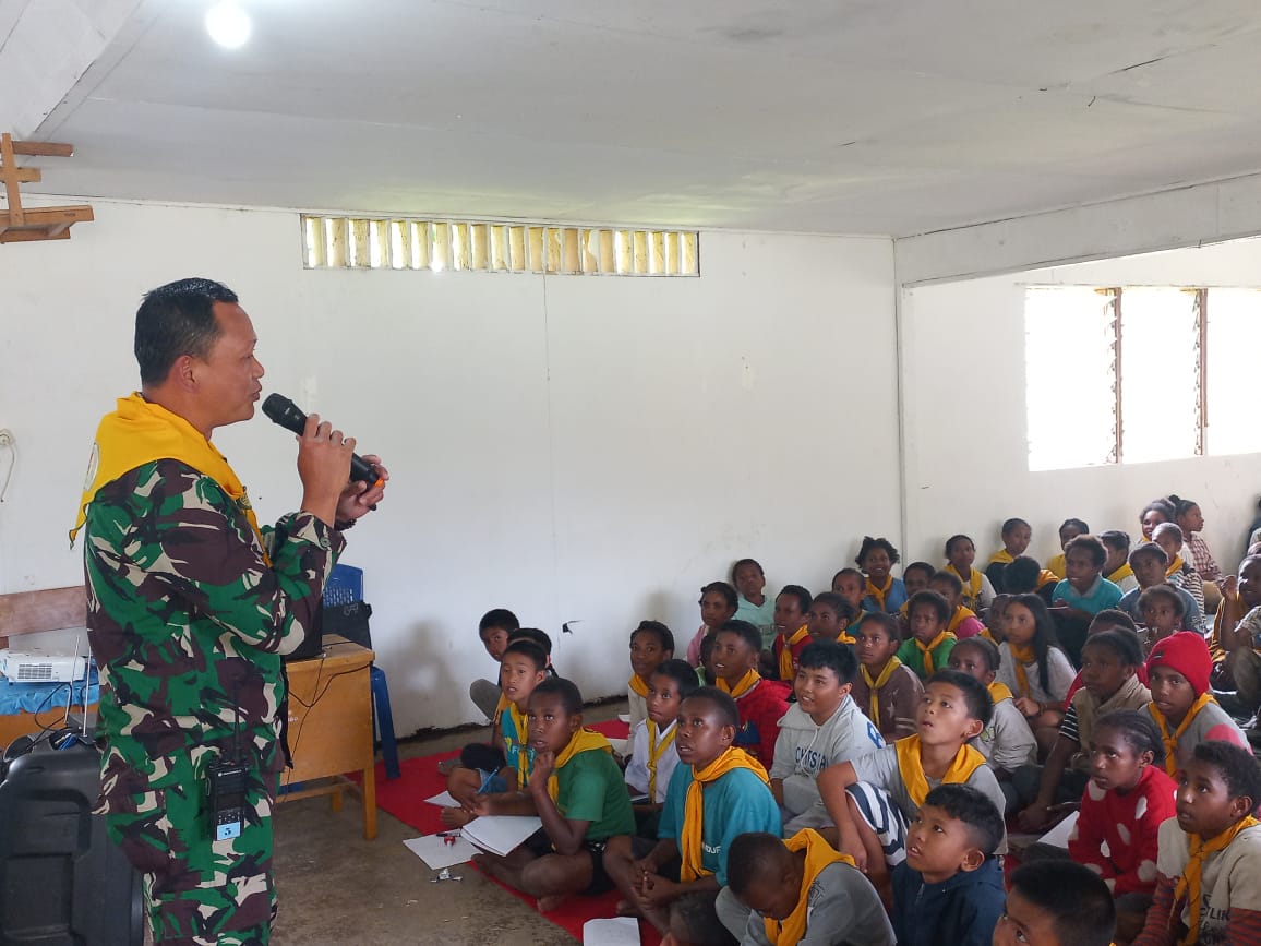 Pasiter Kodim 1702/Jayawijaya Beri Materi Wasbang Kepada Pelajar Advent Sogokmo