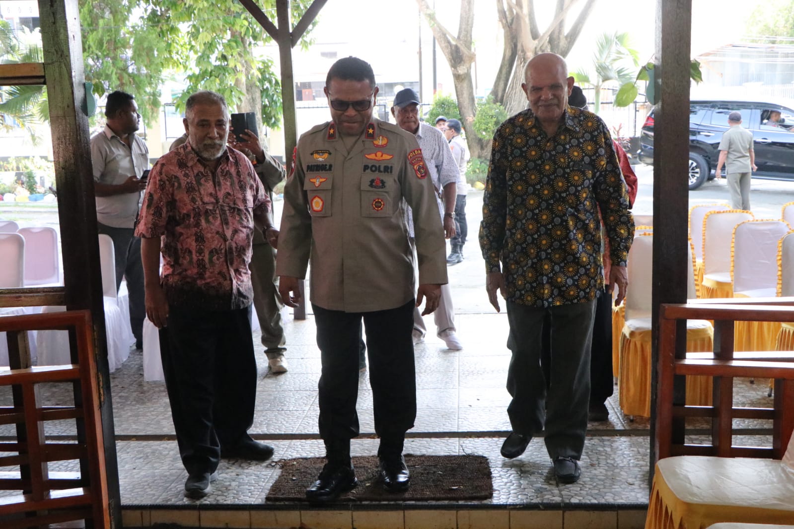 Wakapolda Papua Lakukan Tatap Muka Bersama Lembaga Musyawarah Adat (LMA) Port Numbay di Rumah Adat Obhe Warke