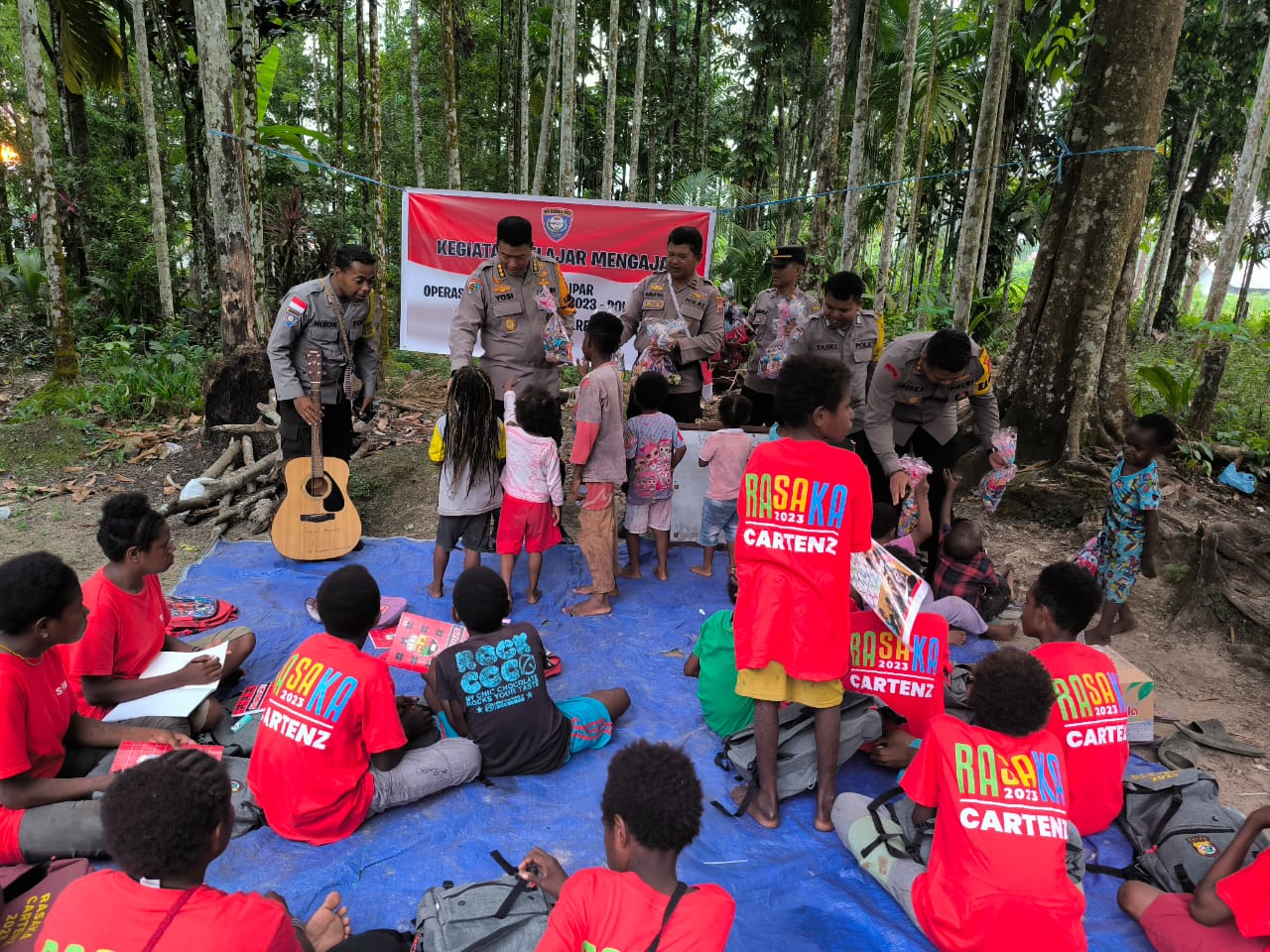 Irwasda Polda Papua Kunjungi Kegiatan Belajar Mengajar Satgas Si Ipar Ops Rasaka Cartenz 2023 di Polres Mimika