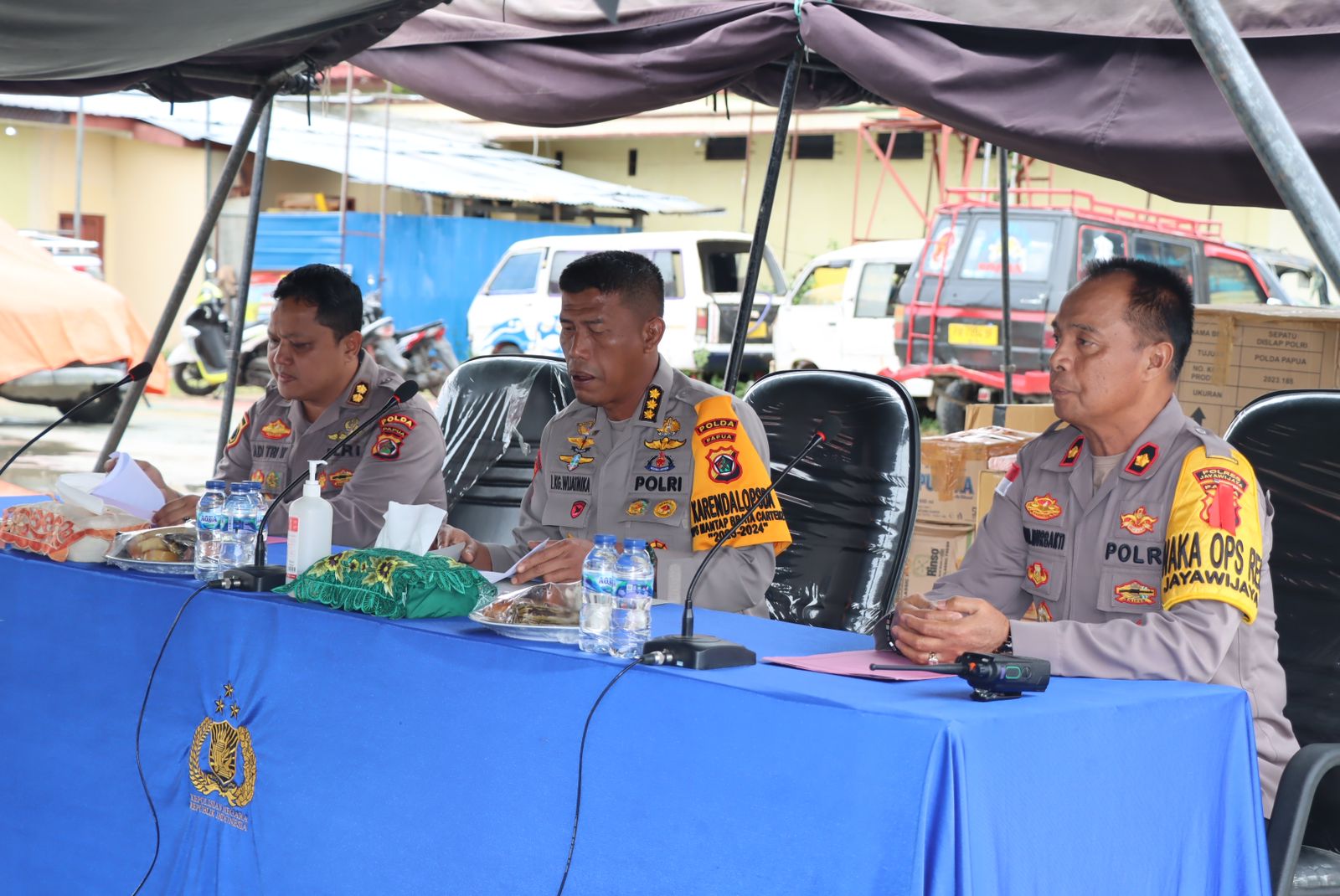 Karo Ops Polda Papua Serahkan Bantuan Kepada Korban Kebakaran Aspol Polres Jayawijaya