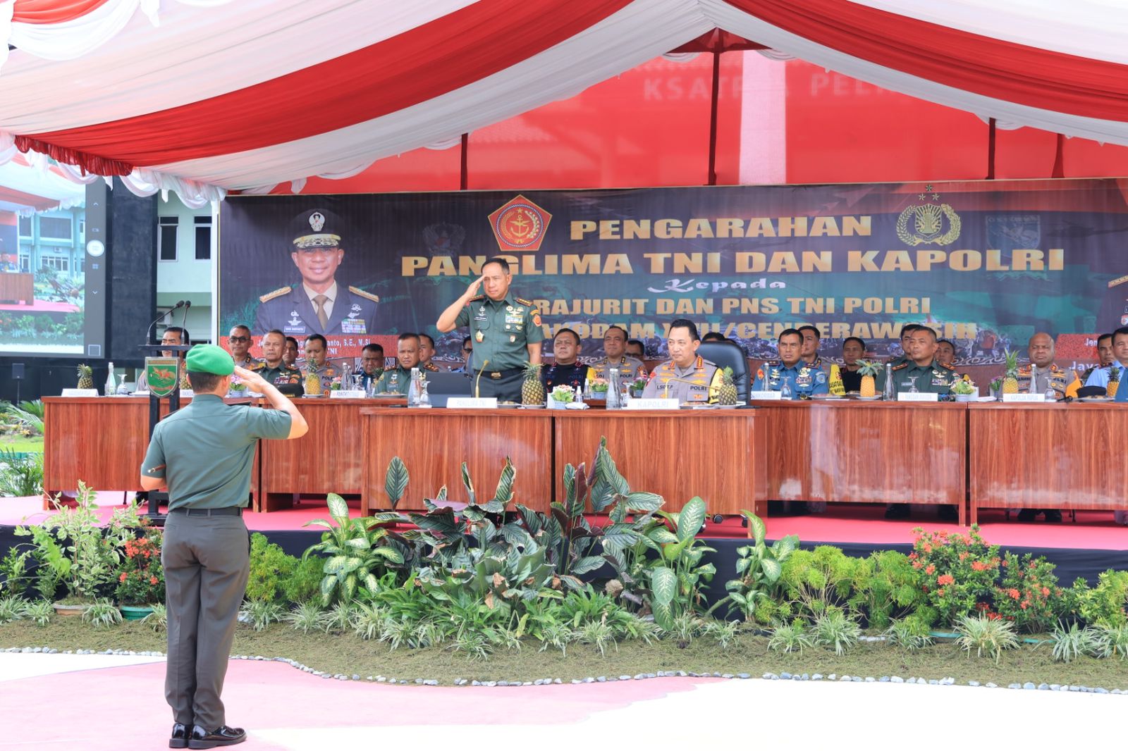 Gelar Kunker ke Papua, Panglima TNI dan Kapolri Beri Arahan dan Apresiasi Kepada Anggota