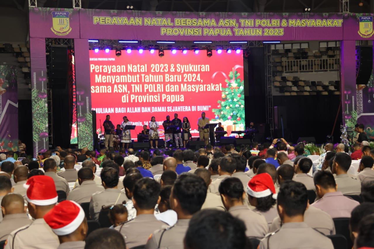 Kapolda Papua Hadiri Perayaan Natal Bersama ASN, TNI-Polri dan Masyarakat di Istora Papua Bangkit