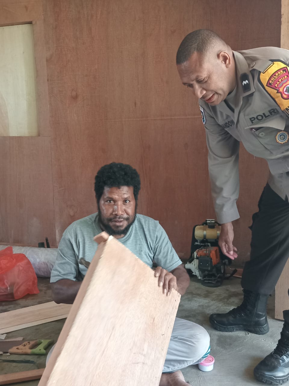 Dinyatakan lulus, Kapolsek Muara Tami Berikan Arahan Kepada Orang Tua Casis Polri