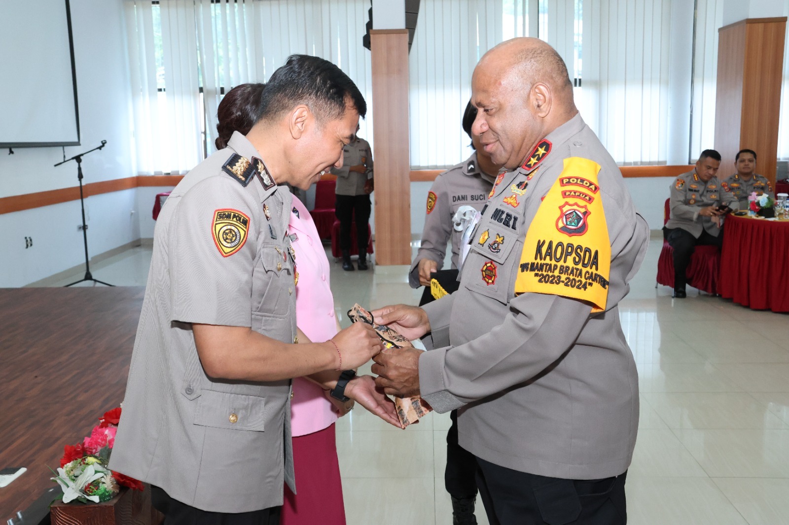 Kapolda Papua Pimpin Serah Terima Jabatan dan Pisah Sambut Karo SDM Polda Papua
