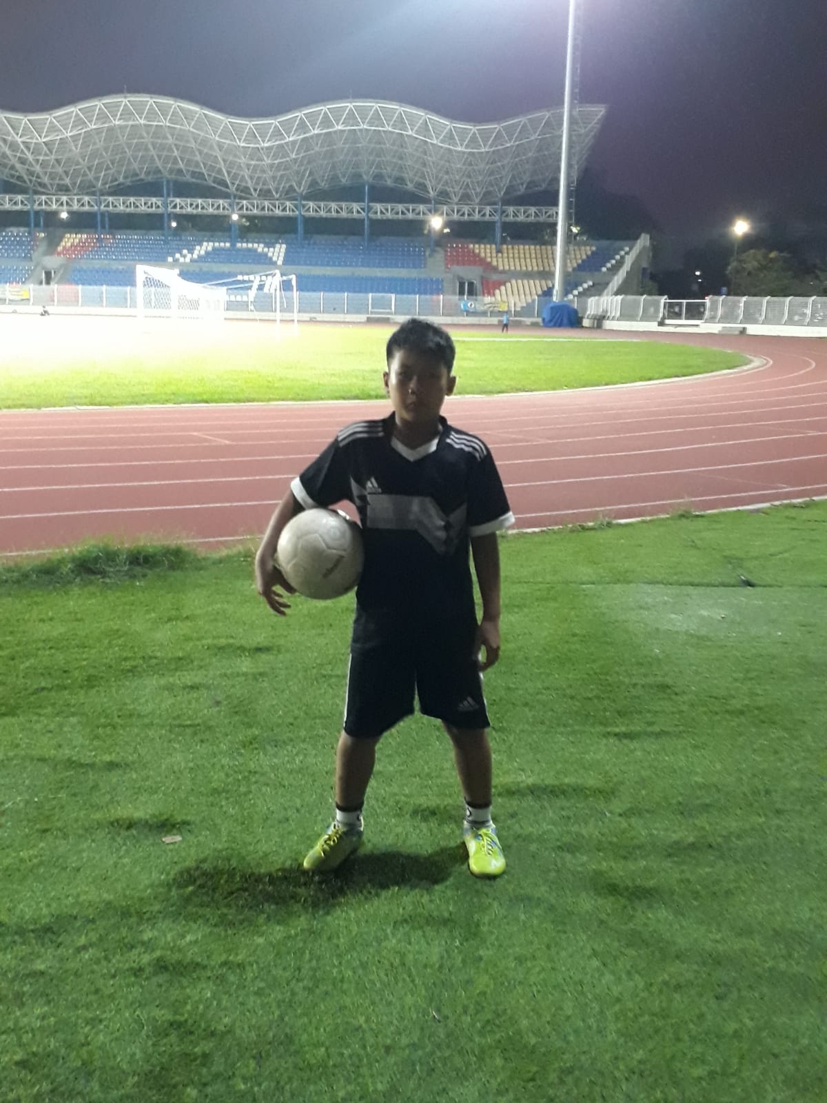 Azizi Bek Kanan SSB Jalal Jalil Soccer School agresif bertahan