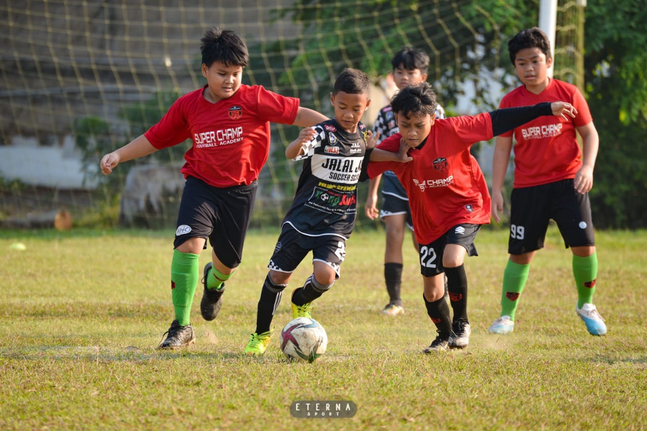 Nanda Serius dan Tekun Mengasah Ilmu Sepakbola di SSB Jalal Jalil Soccer School