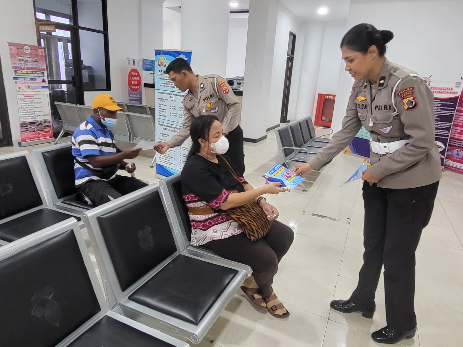 Cooling System, Dit Lantas Polda Papua Sampaikan Himbauan Kamtibmas Melalui Brosur