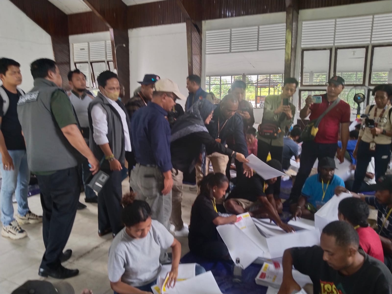 Bawaslu RI Kunjungi Gudang Logistik KPU Kabupaten Jayapura