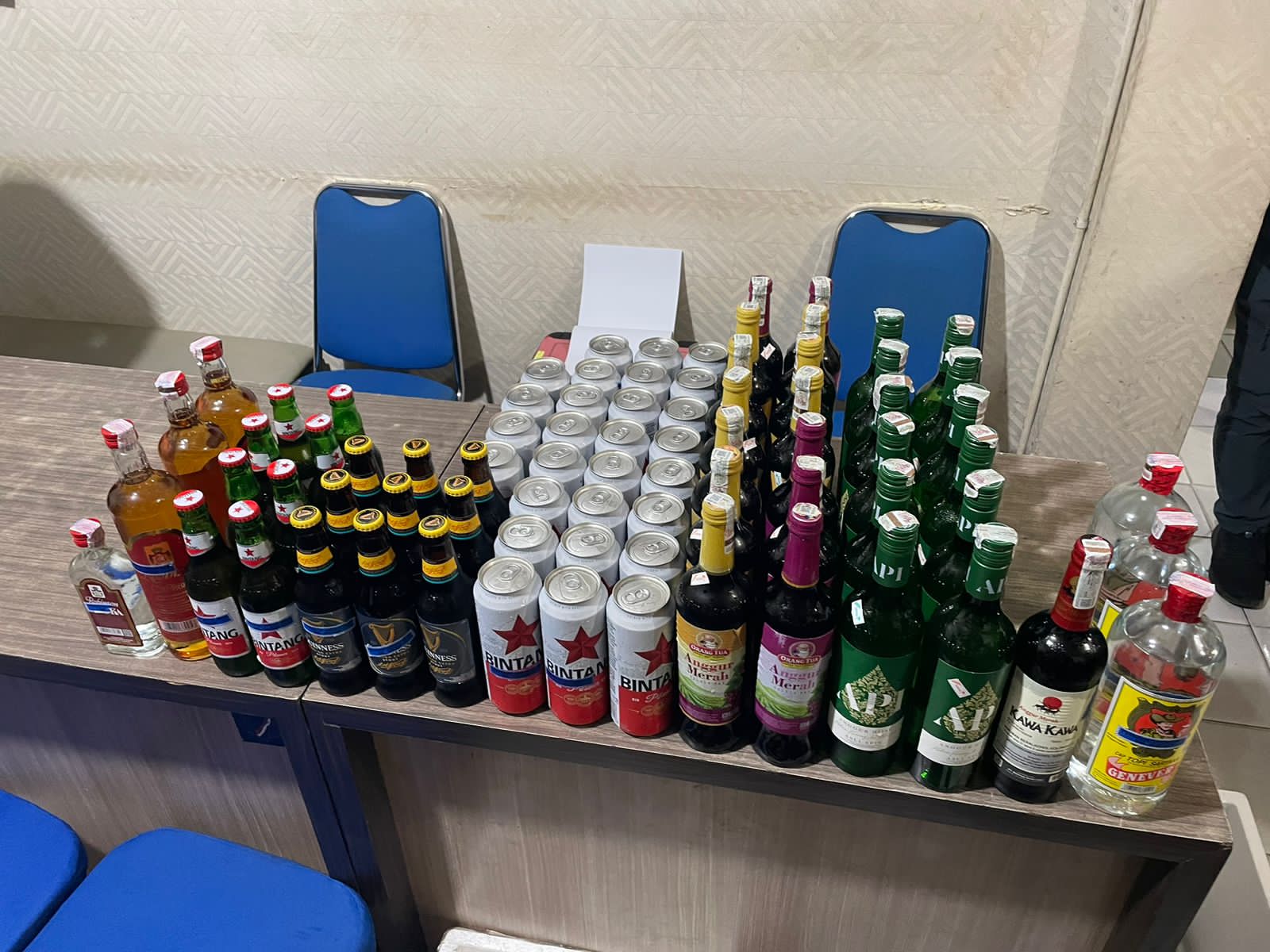 Polresta Jayapura Kota Berhasil Amankan Puluhan Miras dalam Operasi Malam