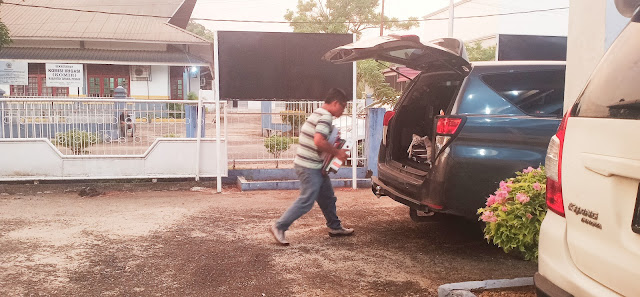 Kepala Inspektorat Tapteng Enggan Beri Komentar Atas Kehadiran Tim Kajatisu, Sejumlah Dokumen Diboyong