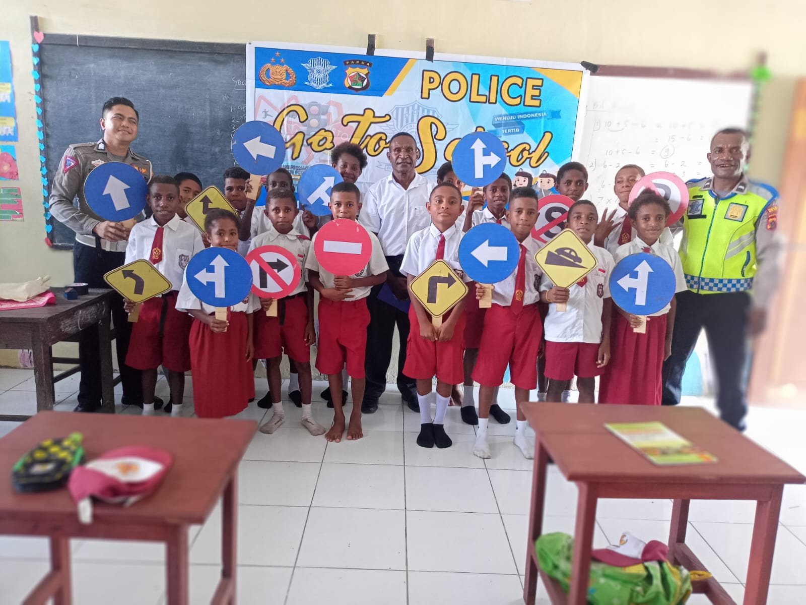 Satlantas Polres Sarmi Gencar Sosialisasikan Keselamatan Berlalu Lintas Melalui Program Police Goes to School
