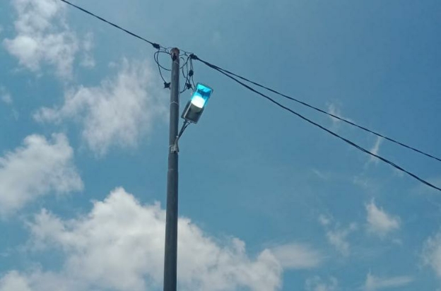 Jalan Menuju Tempat Pemakaman Umum di Pasang Lampu penerangan