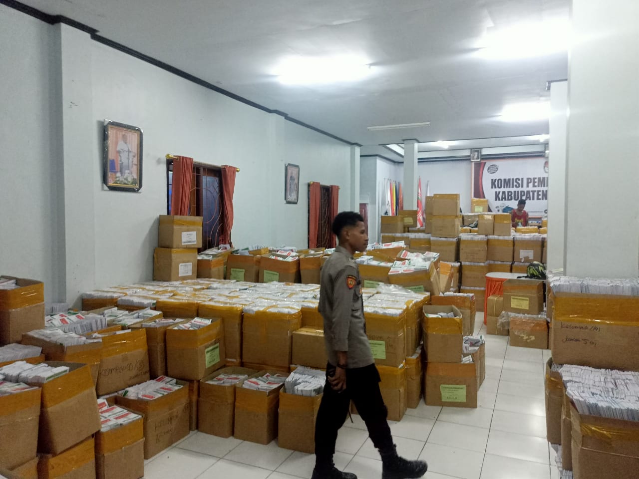 Jelang Pemilu, Polres Mamberamo Tengah Tingkatkan Pengamanan Kantor KPU dan Gudang Logistik Pemilu