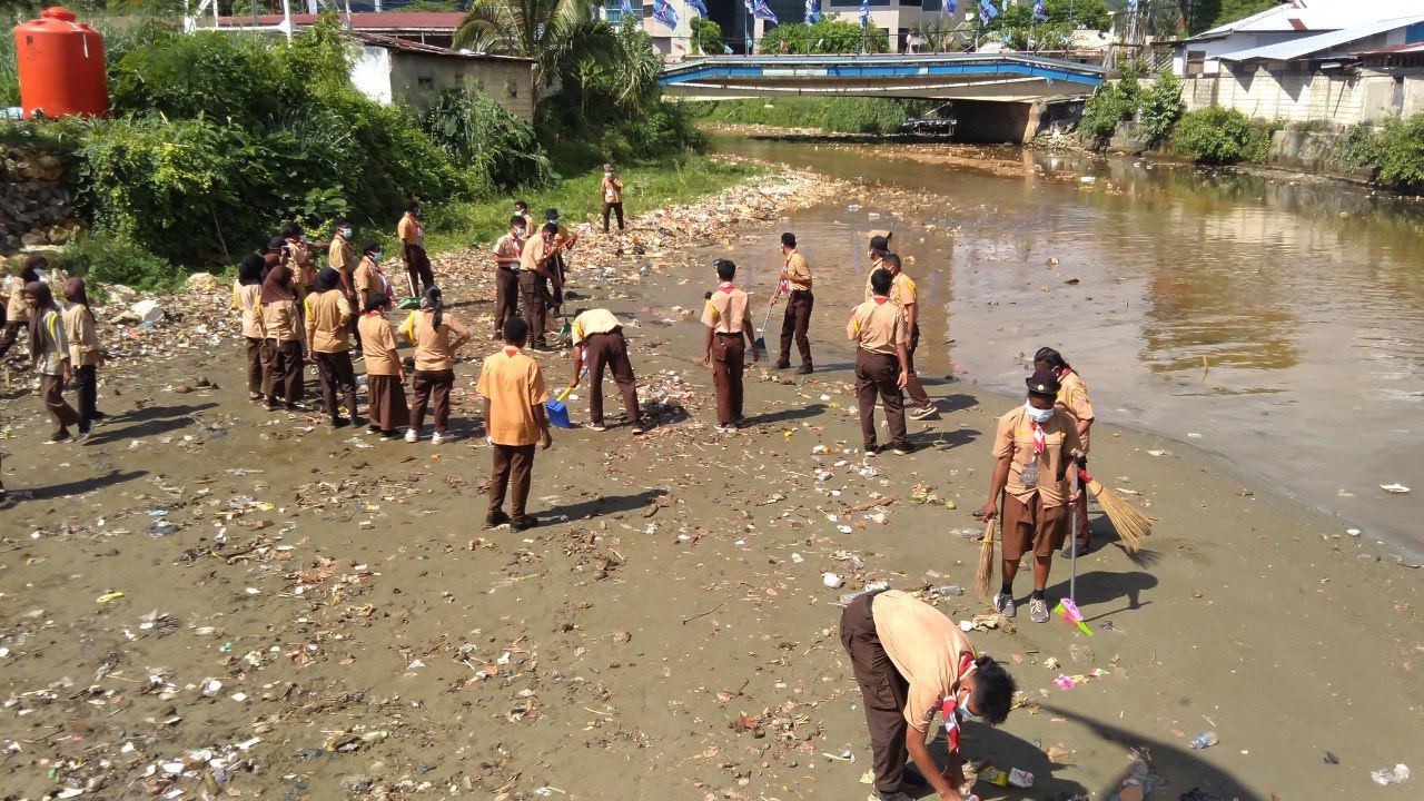 Peduli Lingkungan, Pramuka “Grebek Sampah” Di kota Jayapura