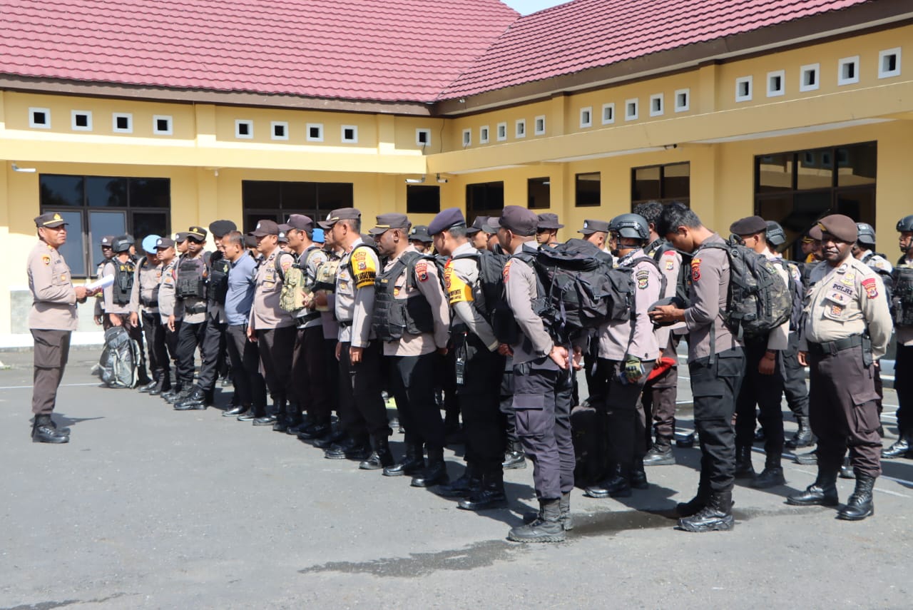 Polres Puncak Jaya Gelar Apel Pengecekan Perlengkapan Jelang Pengamanan Pergeseran Pasukan Pemilu Tahun 2024