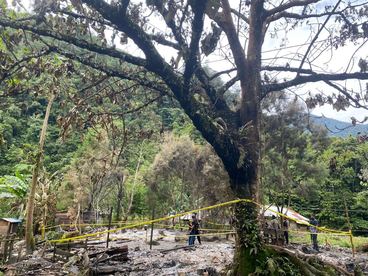 Kepolisian Resor Paniai Lakukan Olah Tempat Kejadian Perkara Pembakaran Camp 81 Satria