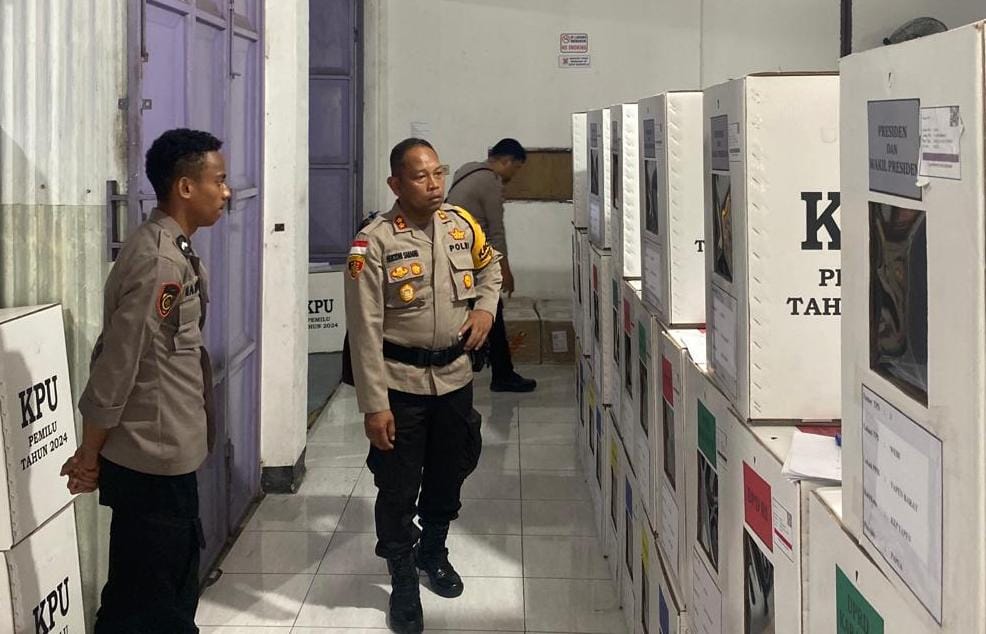 Pastikan Kesiapan dan Pengamanan Pemilu 2024, Kapolres Kepulauan Yapen Tinjau Gudang Logistik KPU