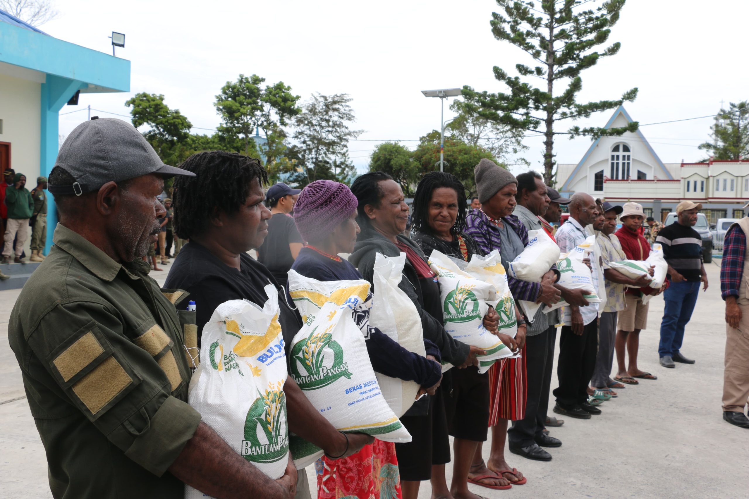 Penyaluran Bantuan Pangan Cadangan Beras Pemerintah Provinsi Papua Pegunungan Kepada 8 Kabupaten