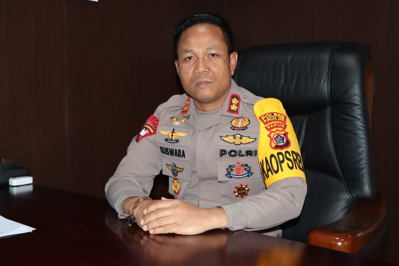 Kapolres Puncak Jaya : Pelaksanaan Sidang Pleno Rekapitulasi Perhitungan Suara Tingkat Kabupaten Berjalan Dengan Aman dan Lancar