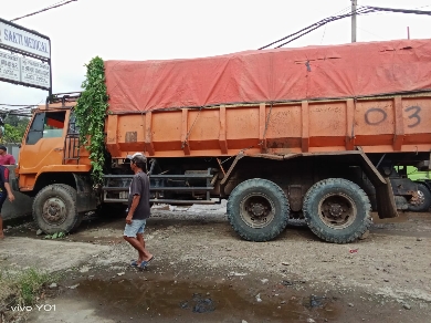 Siang Malam Tetap Ramai Truk Tambang, Wara Wiri Di Parungpanjang: Perbup Jam Tayang Dinilai Mandul