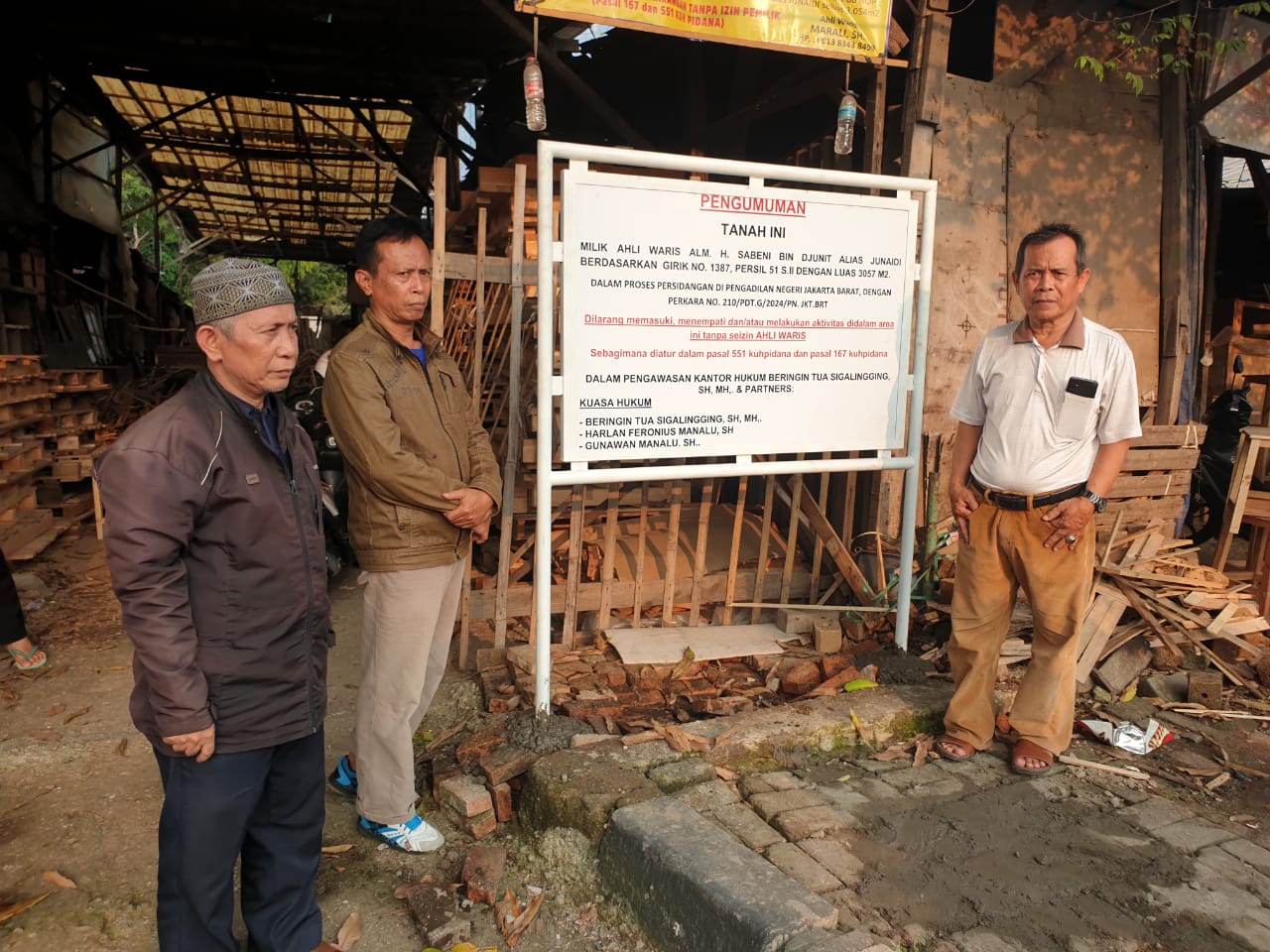 Marali SH pasang Plang di Atas Lahan Tanah Hak Adat Keluarga