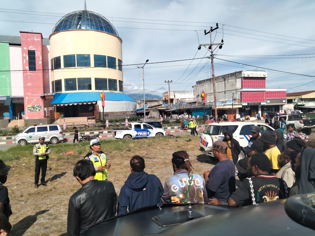 Sat Lantas Polres Jayawijaya Sosialisasikan Aturan Lalin Kepada Masyarakat