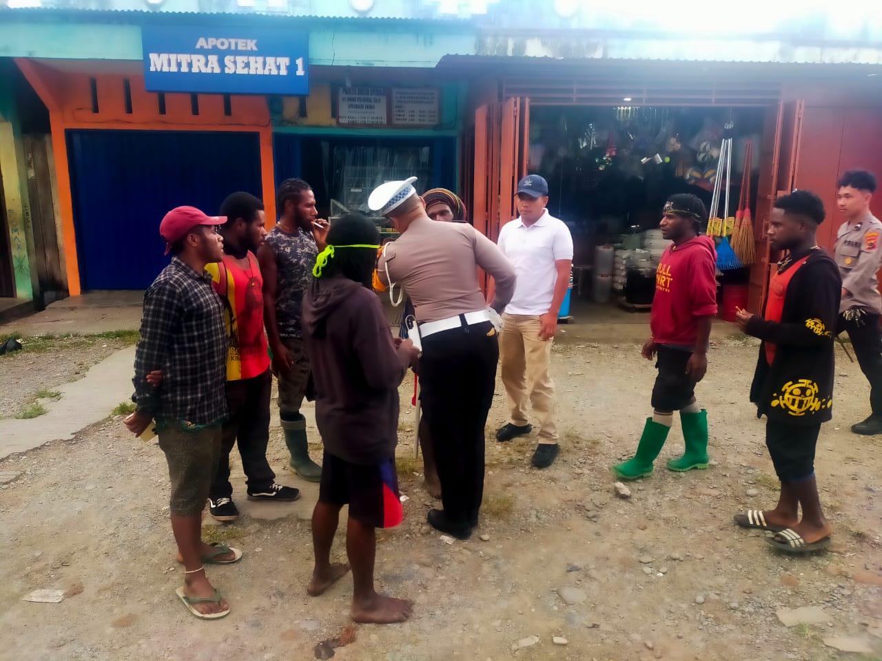 Patroli di Jalan Irian Wamena, Polres Jayawijaya Sita Sejumlah Alat Tajam
