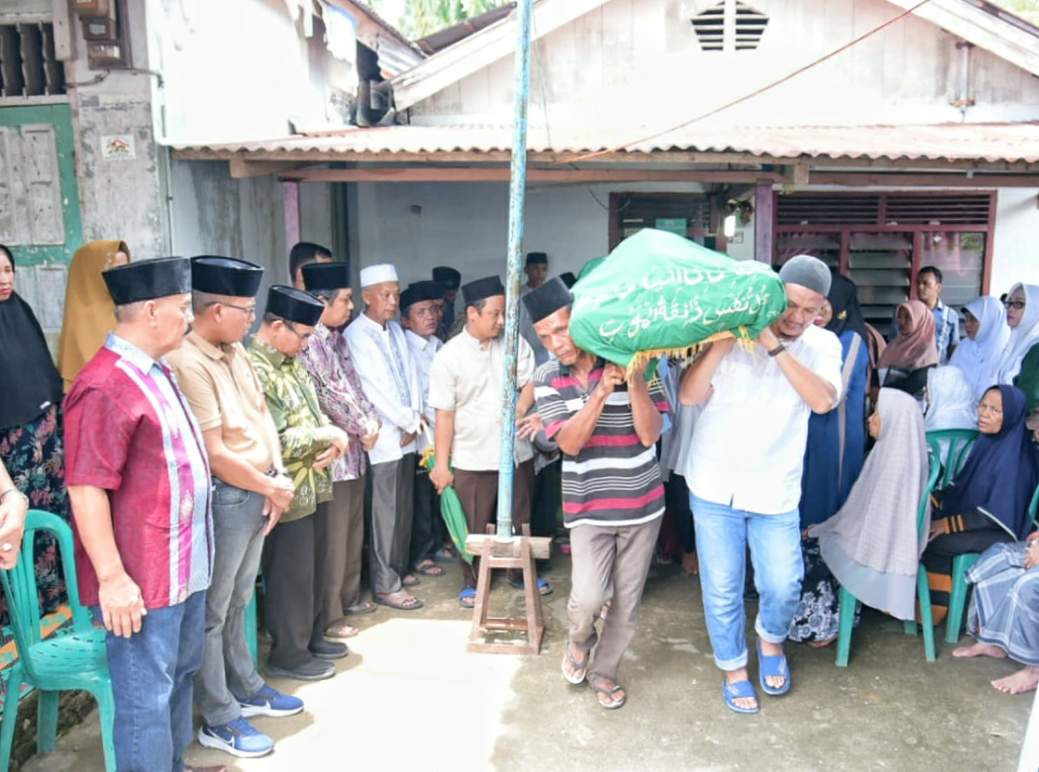 Pj Bupati Tapteng Sampaikan Belasungkawa Atas Meninggalnya Ibunda Wakil Sekretaris PW NU Sumut
