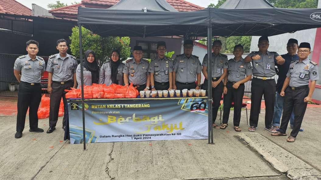 Semarakan HBP Ke-60, Rutan Tangerang Bagikan Takjil Gratis Untuk Masyarakat.