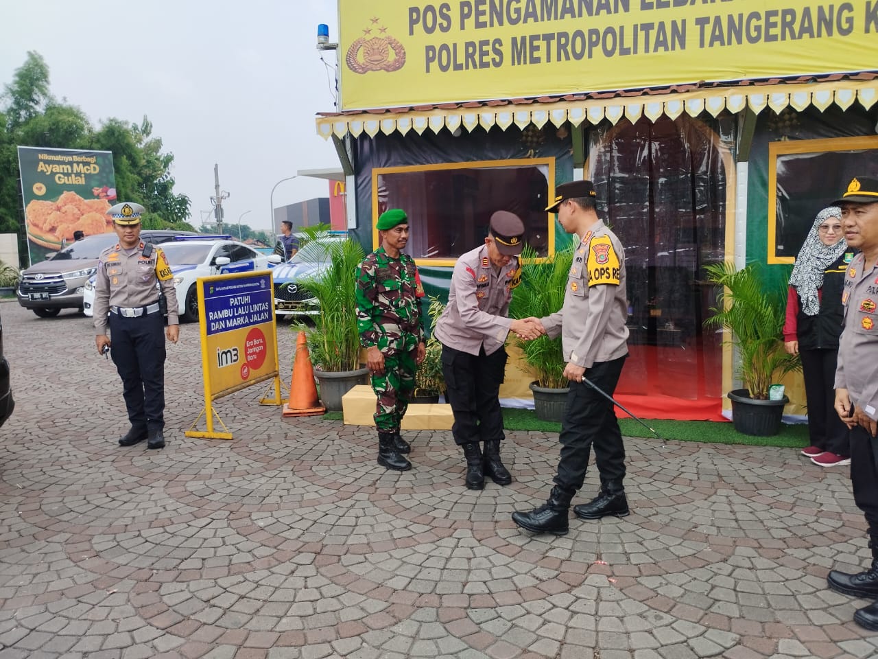 Cek Pos Pam dan Pos Yan Mudik 2024, Kapolres Metro Tangerang Beri Semangat Personil