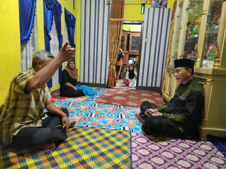 Bupati Herdiat Takziah Pada Korban Kecelakaan Mudik Tol Cikampek   